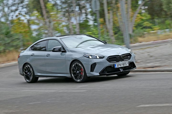 Οδηγούμε ό,τι κοντινότερο σε “κανονική Μ” έχει να επιδείξει η BMW, με την τετρακίνητη M235i να αποδεικνύεται χαρισματική