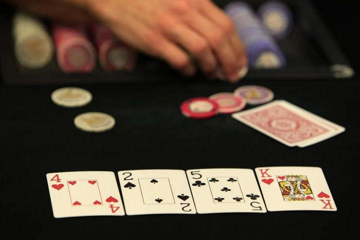 Αυτά είναι τα καλύτερα παιχνίδια με τράπουλα για διασκέδαση στις γιορτές