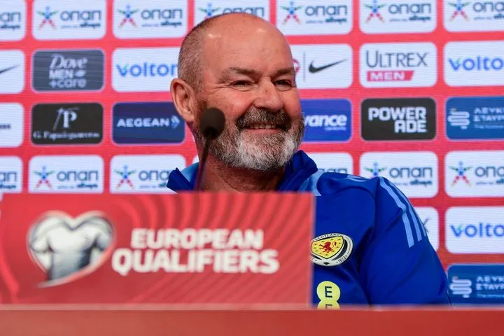 Κλαρκ προς τους οπαδούς της Σκωτίας: “Μην μπλεχτείτε με χρέη για να μας δείτε από κοντά στο Μουντιάλ”