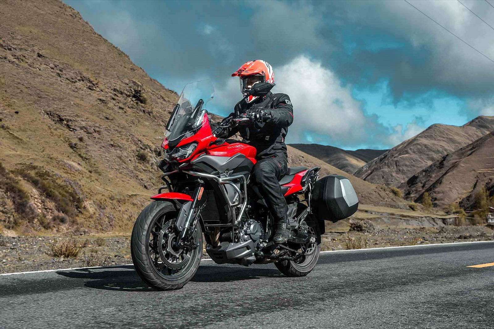 Μια νέα εταιρεία στην Ελλάδα: Πρεμιέρα για τα scooters και τις μοτοσικλέτες της Cyclone