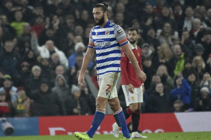 Ο Αντι Κάρολ παραβίασε περιοριστικά μέτρα και κινδυνεύει με ποινή φυλάκισης έως και πέντε έτη