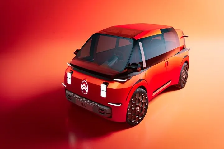 Το ELO είναι το πρωτότυπο της Citroen με φουσκωτά στρώματα για ύπνο και το έξυπνο εσωτερικό έως και για 6 επιβάτες