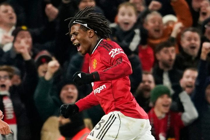 Μάντσεστερ Γιουνάιτεντ – Νιούκαστλ 1-0: Ο Ντόργκου έκανε χριστουγεννιάτικο δώρο τη νίκη στους κόκκινους διαβόλους, που χαμογέλασαν ξανά