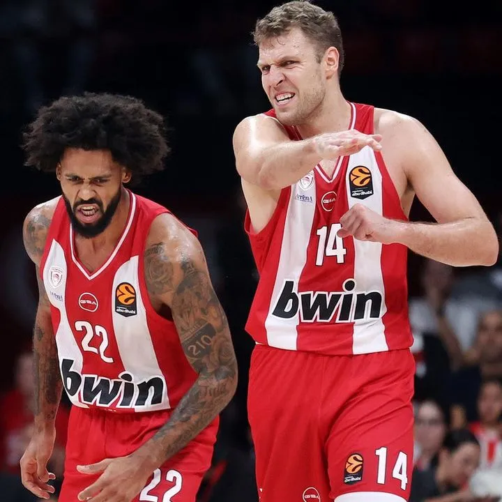 Οι τρεις σωματοφύλακες ήταν τέσσερις