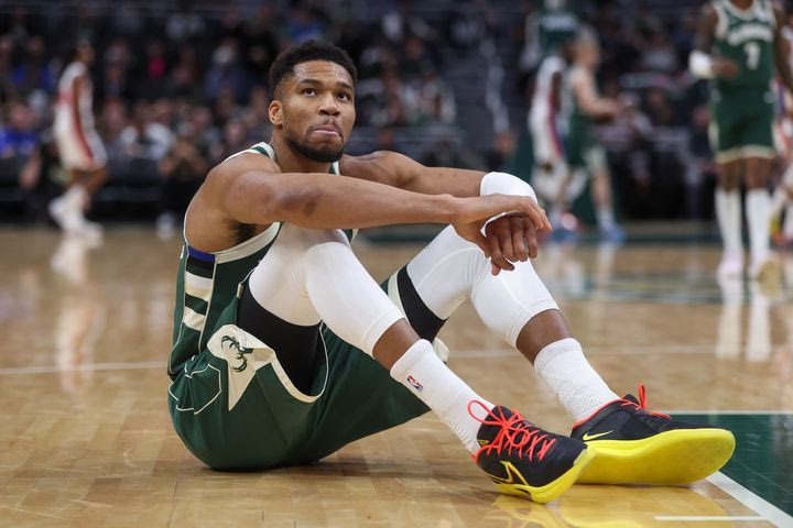 Γιάννης Αντετοκούνμπο: Αυτή είναι η πρώτη εκτίμηση του Ντοκ Ρίβερς και των Μπακς για τον τραυματισμό του