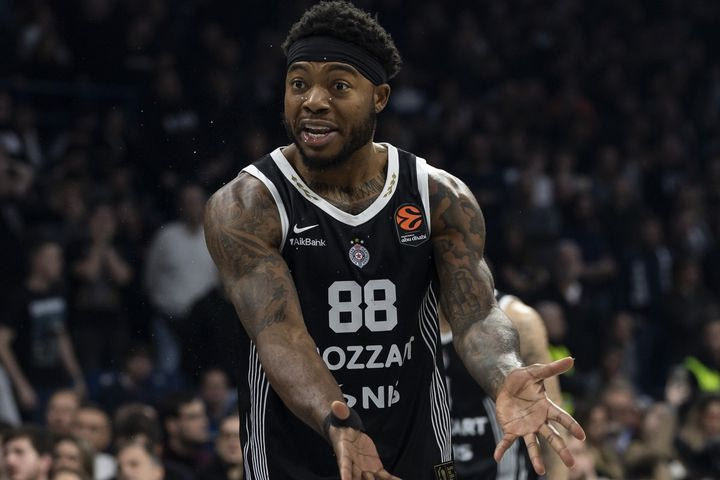 Ο Τζόουνς θέλει Ολυμπιακό, αλλά η Παρτίζαν τον βγάζει σε πλειστηριασμό