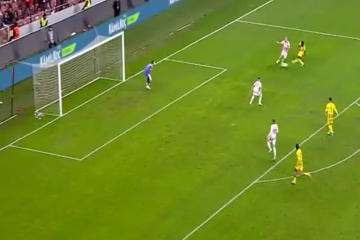 Ο Κοϊτά με τρομερό σόλο και εκπληκτικό τελείωμα έκανε την ολική ανατροπή για την ΑΕΚ σιωπώντας τη Σαμψούντα