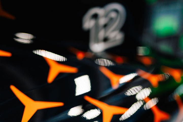 Είναι αυτός ο ήχος του κορυφαίου κινητήρα του 2026; Ακούστε τη νέα μονάδα ισχύος της Mercedes F1