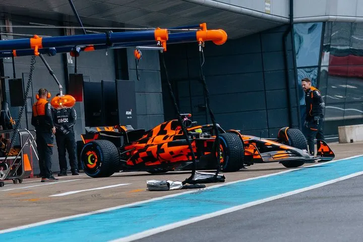 Παράνοια: Κάποιος ξόδεψε 9,7 εκατομμύρια ευρώ για να αγοράσει από τώρα τη McLaren MCL40 του 2026