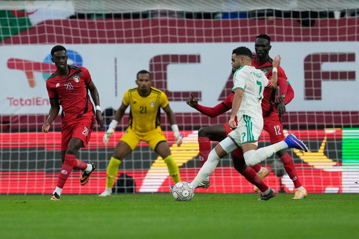 Ο Κουαρέσμα “μπήκε στο σώμα” του Αμούρα και ο Μαχρέζ με όμορφο τελείωμα σημείωσε το 2-0 της Αλγερίας