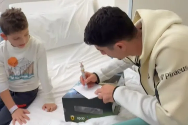 ΑΕΚ: Οι παίκτες επισκέφθηκαν παιδιατρική κλινική και μοίρασαν δώρα σε παιδιά