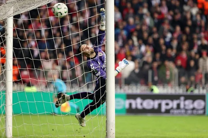 Την έστειλε συστημένη στο παραθυράκι: Ο Μαρίν με ασύλληπτη εκτέλεση φάουλ ισοφάρισε για την ΑΕΚ σε 1-1