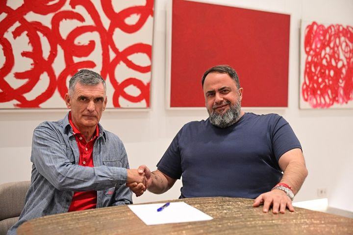 Ολυμπιακός: Οι πρώτες φωτογραφίες Μαρινάκη – Μεντιλίμπαρ μετά την επισημοποίηση της συμφωνίας τους