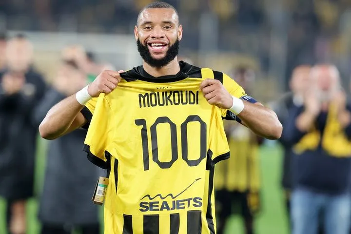 ΑΕΚ: Η αποθέωση στον 100άρι Αρόλντ Μουκουντί από τους συμπαίκτες του και η επίσκεψη του Λιβάι Γκαρσία στην OPAP Arena