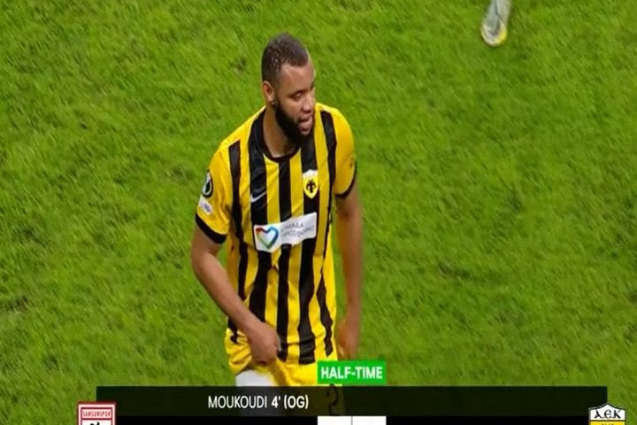 Σαμσουνσπόρ – ΑΕΚ: Αναγκαστική αλλαγή ο Μουκουντί με την έναρξη του δεύτερου μέρους, στη θέση του ο Βίντα
