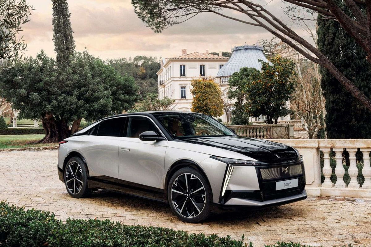 Αυτό είναι το νέο DS Ν°8 που θέλει να μας πάρει μαζί του σε μακρινά ηλεκτρικά ταξίδια με αυτονομία έως 750 χλμ.- Τιμές