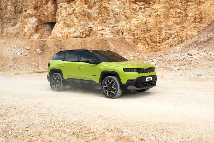 Αυτό είναι το νέο και επιβλητικό Jeep Compass που θέλει να φέρει νέο “αέρα” στα SUV
