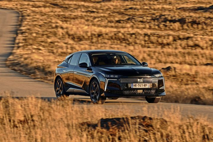 Το DS4 λέγεται πλέον N°4 και είναι διαθέσιμο στην Ελλάδα σε εισαγωγική τιμή που κάνει τα premium να “κοκκινίζουν”