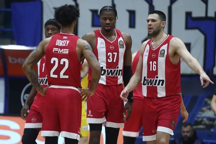 Η βαθμολογία της Stoiximan GBL στο φινάλε της 10ης αγωνιστικής και μετά την πέμπτη 100άρα του Ολυμπιακού