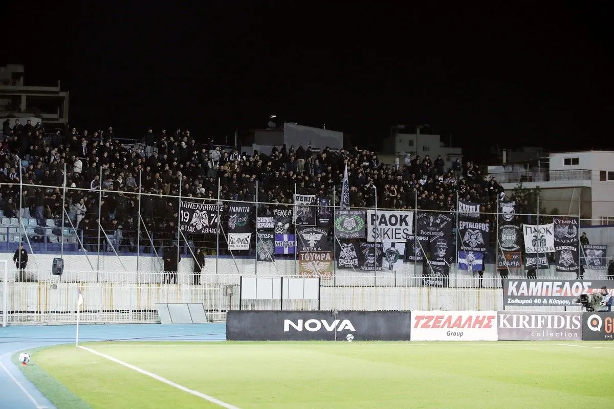 Ατρόμητος – ΠΑΟΚ: Μετά το Μαρούσι οι οπαδοί του Δικέφαλου πήραν τη θέση τους και στο Δημοτικό Στάδιο Περιστερίου