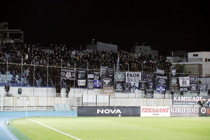 Ατρόμητος – ΠΑΟΚ: Μετά το Μαρούσι οι οπαδοί του Δικέφαλου πήραν τη θέση τους και στο Δημοτικό Στάδιο Περιστερίου