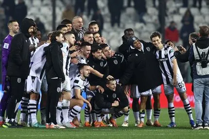 Η φωτογραφία νίκης του ΠΑΟΚ με το λούτρινο ελεφαντάκι: Τι σημαίνει