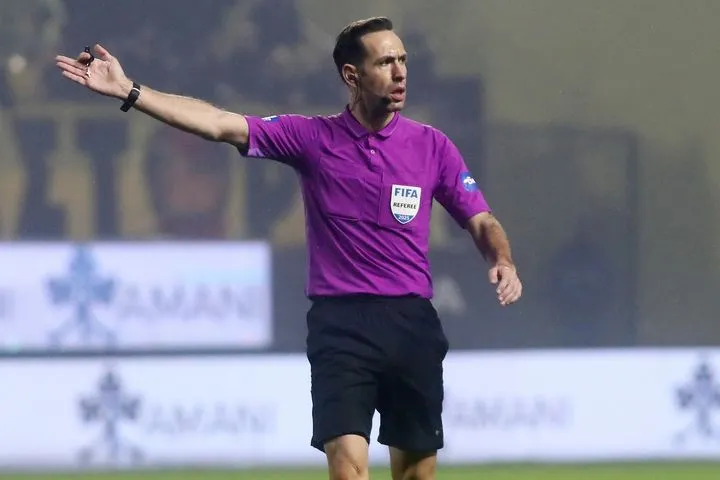 Ο Παπαπέτρου σφυρίζει το Φερεντσβάρος - Ρέιντζερς, μόνο Έλληνες απαρτίζουν τη διαιτητική ομάδα