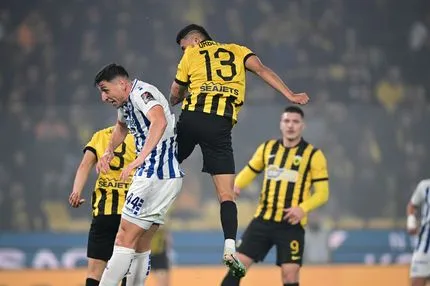 Η πανέμορφη κεφαλιά του Πινέδα για το 1-0 της ΑΕΚ κόντρα στον Ατρόμητο στο 18′