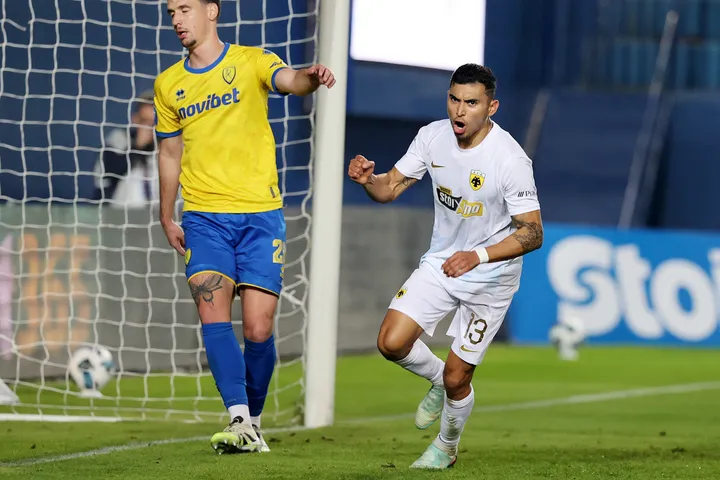 Ο Τσάβες σταμάτησε τον Καλοσκάμη στο τετ α τετ, όμως στην επαναφορά ο Πινέδα έκανε το 1-0 σε κενή εστία