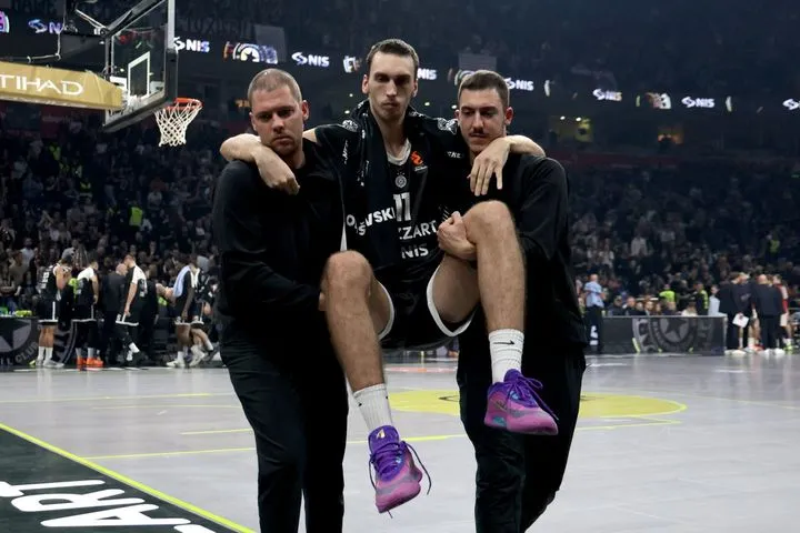 Ο Ποκουσέβσκι αποχώρησε υποβασταζόμενος στο 5ο λεπτό του Παρτίζαν – Μπάγερν