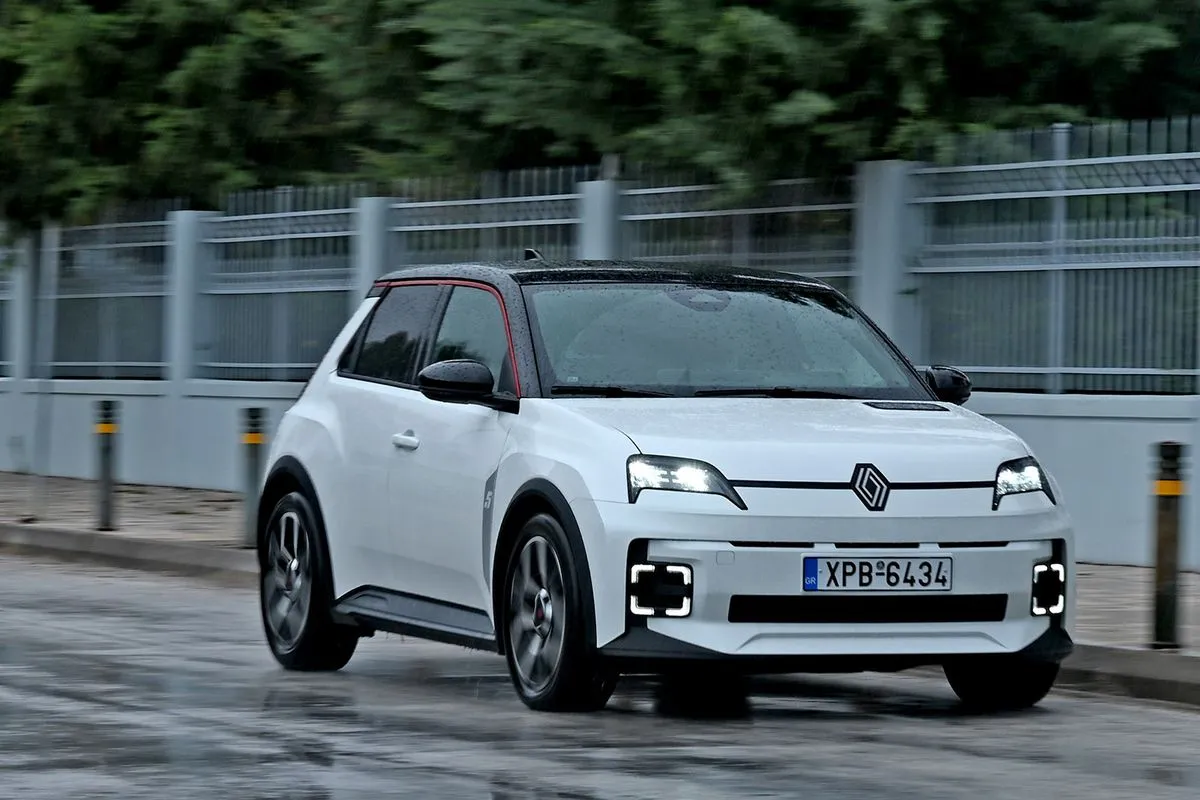 Δοκιμάζουμε το Renault 5 E-Tech στην πιο οικονομική του έκδοση των 120 ίππων