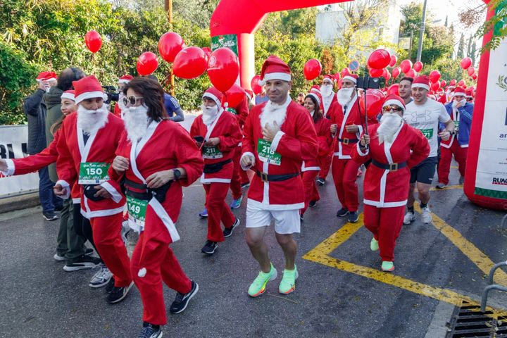 Nτύσου Αϊ Βασίλης και τρέξε ή περπάτησε στην Κηφισιά