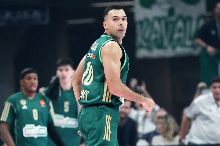 Παναθηναϊκός AKTOR: Το σερί-ξέσπασμα του Σλούκα που άναψε τη σπίθα για τη μεγάλη νίκη του τριφυλλιού