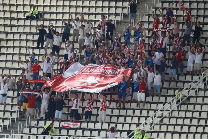 Οι οπαδοί της Σαμσουνσπόρ ζήτησαν να φορέσει τη μπλε φανέλα με τον Κεμάλ κόντρα στην ΑΕΚ, σύμφωνα με τουρκικό δημοσίευμα