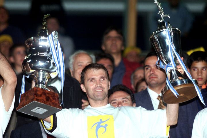 ΑΕΚ: Ο θρυλικός Τόνι Σαβέβσκι στην OPAP Arena για να φωτογραφηθεί και να μοιράσει αυτόγραφα πριν από τον Ατρόμητο