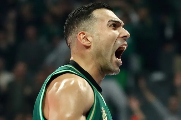 Παναθηναϊκός AKTOR – Χάποελ 93-82: Ο Σλούκας άναψε την φλόγα και οι πράσινοι κατασπάραξαν την πρωτοπόρο της EuroLeague