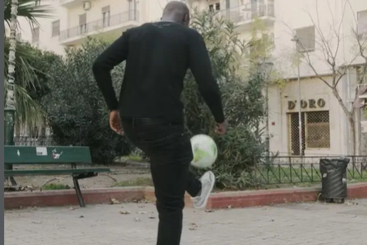 Παναθηναϊκός: Το φανταστικό VIDEO των πρασίνων με τον Τεττέη να κάνει “ποδαράκια” στη Φωκίωνος Νέγρη