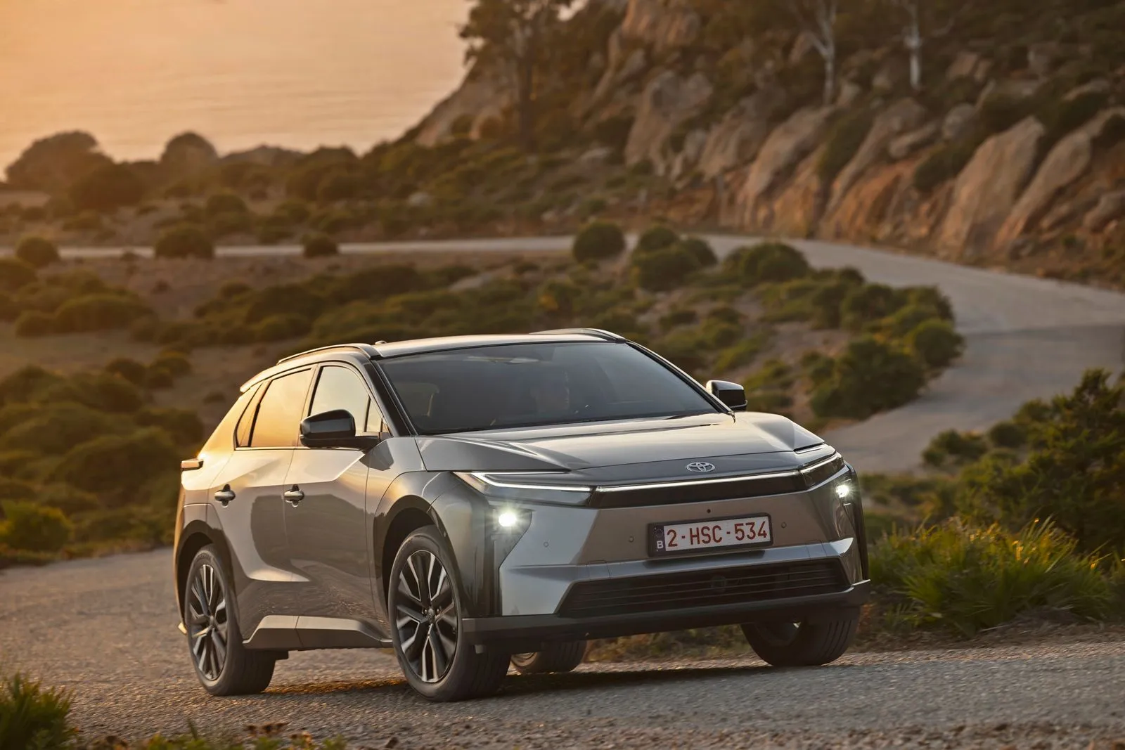 Οδηγούμε στη Μάλαγα το νέο Toyota bZ4X που ανανεώθηκε για να διεκδικήσει και στην Ελληνική αγορά την κορυφή