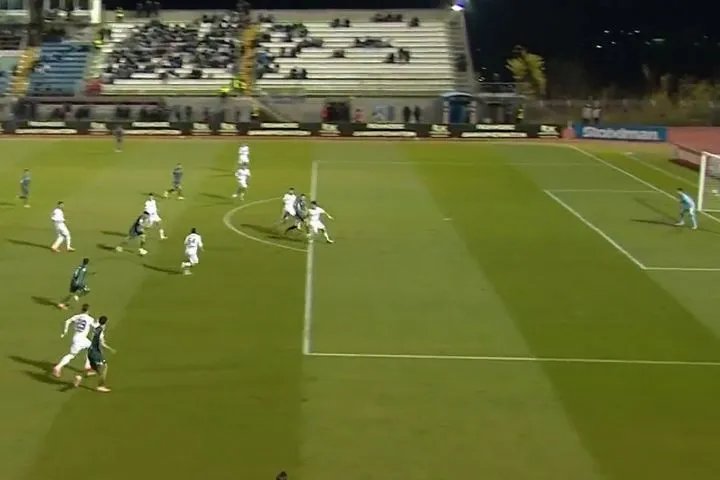 Τι έβαλε ο Κωστή; Απίθανο γκολ από τον μέσο του Λεβαδειακού για το 1-0