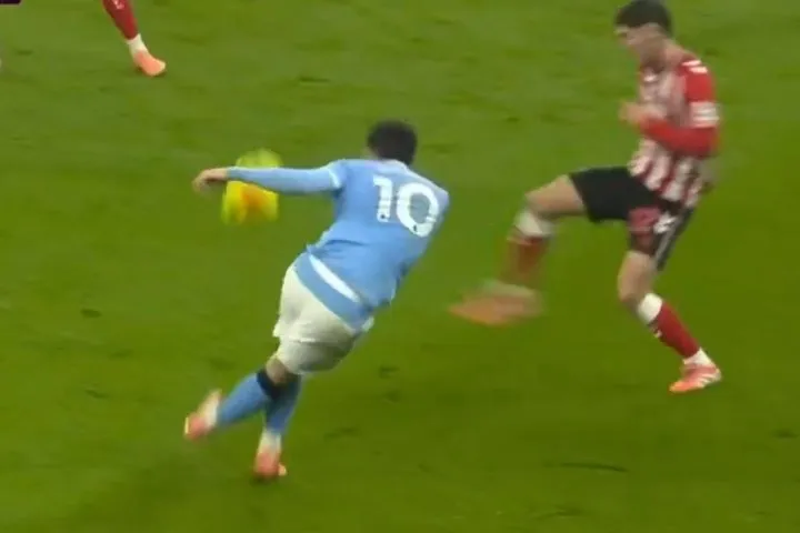 Μάντσεστερ Σίτι: Απίθανο γκολ για τους πολίτες με ραμπόνα του Τσερκί και κεφαλιά του Φόντεν για το 3-0