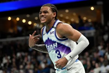 Ο Κεγιόντε Τζορτζ έλαμψε και έκανε ρεκόρ καριέρας στη νίκη των Τζαζ επί των Γκρίζλις