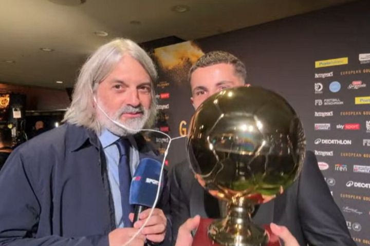 Το αποκλειστικό VIDEO του SPORT24 από τη στιγμή που ο Χρήστος Μουζακίτης σηκώνει το βραβείο του Golden Boy