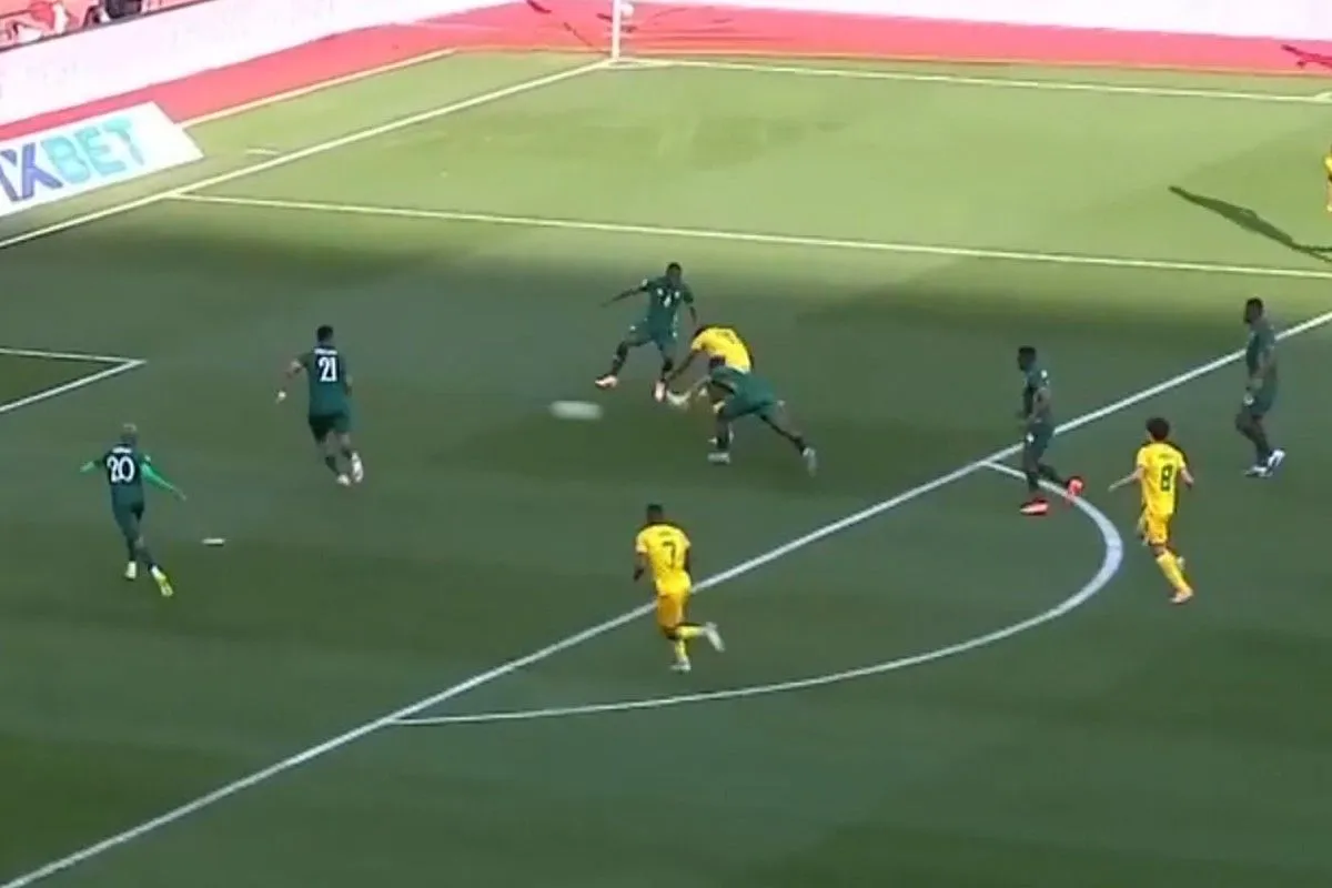 Θύμισε Μέσι: Ο Μασουανίσε της Ζιμπάμπουε ντρίμπλαρε όποιον βρήκε μπροστά του και πέτυχε ένα γκολ σπάνιας ομορφιάς