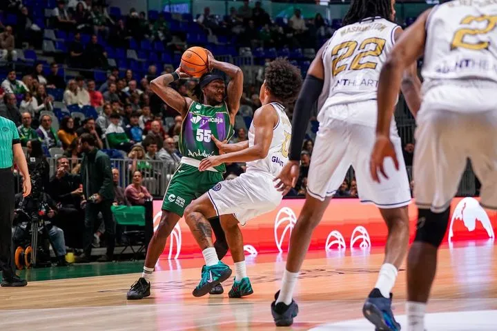 Μάλαγα – Καρδίτσα 115-84: Οι Ισπανοί ήταν ασταμάτητοι από την περιφέρεια, βαριά ήττα για την ομάδα του Παπανικολόπουλου