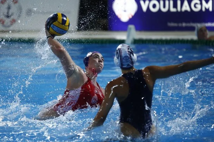 Βουλιαγμένη – Ολυμπιακός 10-12: Οι ερυθρόλευκες υπέταξαν τον ΝΟΒ στον Λαιμό και συνεχίζουν αήττητες σε Ελλάδα και Ευρώπη