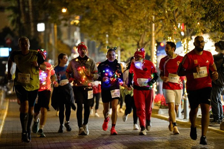 Run the Christmas Night Chalandri: Το Χαλάνδρι έτρεξε στη μαγεία των Χριστουγέννων
