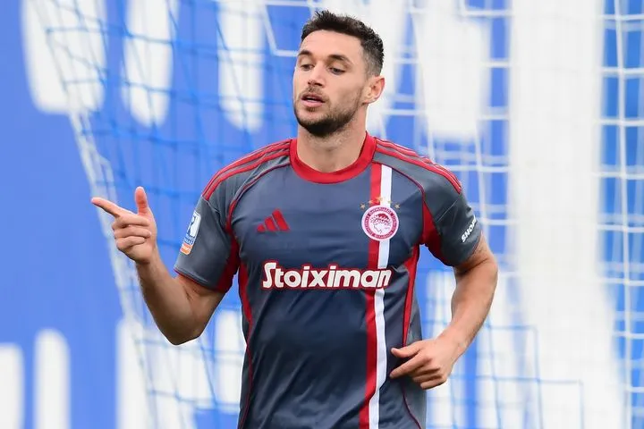 Ο Γιάρεμτσουκ με κεφαλιά πέτυχε το τέταρτο γκολ του Ολυμπιακού απέναντι στην Ελλάς Σύρου