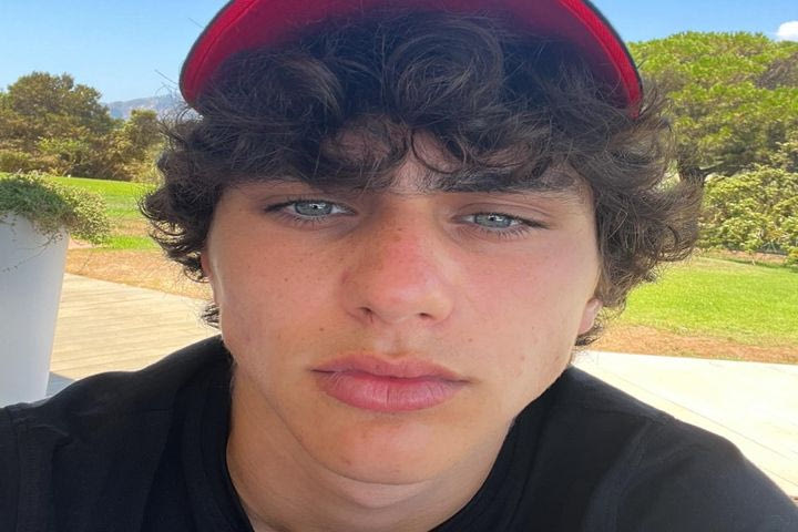 Συγκλονίζει ο γιος του Κοστακούρτα: Η μάχη με τις ουσίες και η δεύτερη ευκαιρία στη ζωή