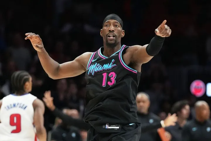 Χιτ – Κλίπερς 140-123: Το Μαϊάμι έπιασε φωτιά με απίστευτο 30-2 σερί, διέλυσε τους Κλίπερς και ισοφάρισε ρεκόρ τρίποντων ομάδας