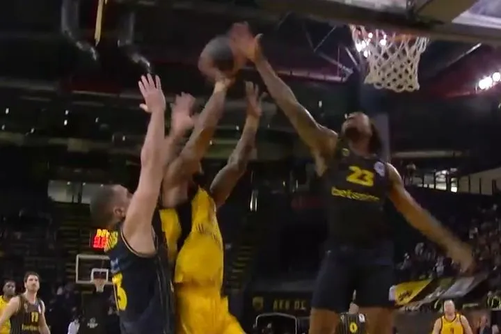 ΑΕΚ – Άρης Betsson: Εντυπωσιακό στοπ του Ίνοχ στον Σίλβα